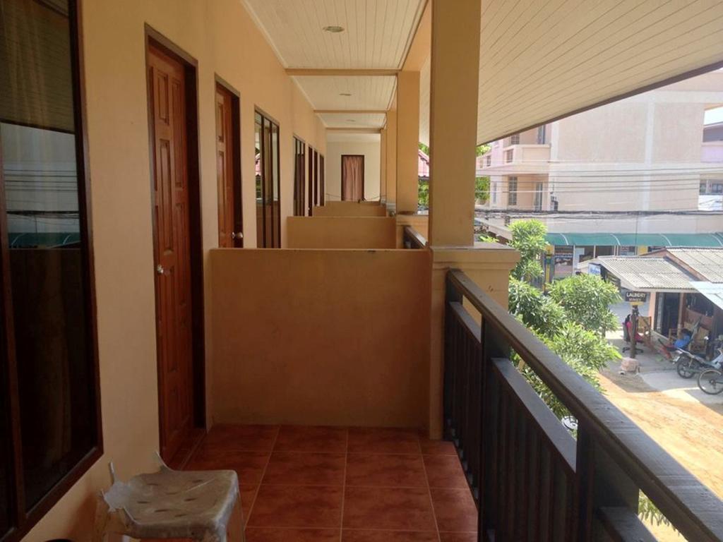 Bank Guest House Haad Rin Exterior photo