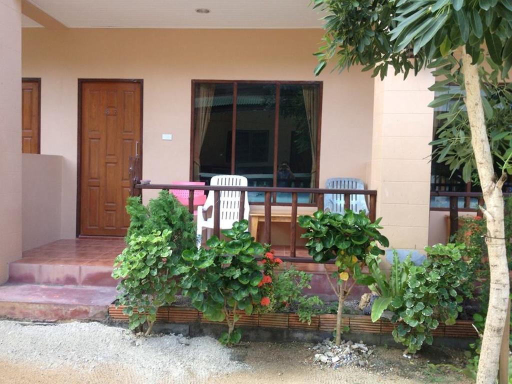 Bank Guest House Haad Rin Exterior photo